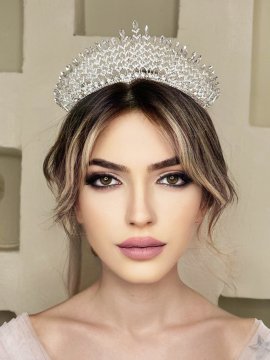 Kraliçe Püskül Tacı