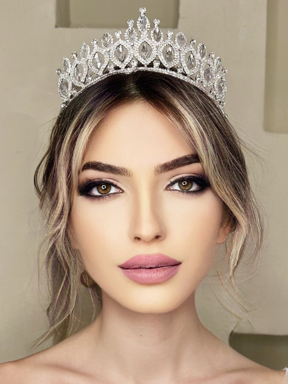 Layered Model Gelin Tacı