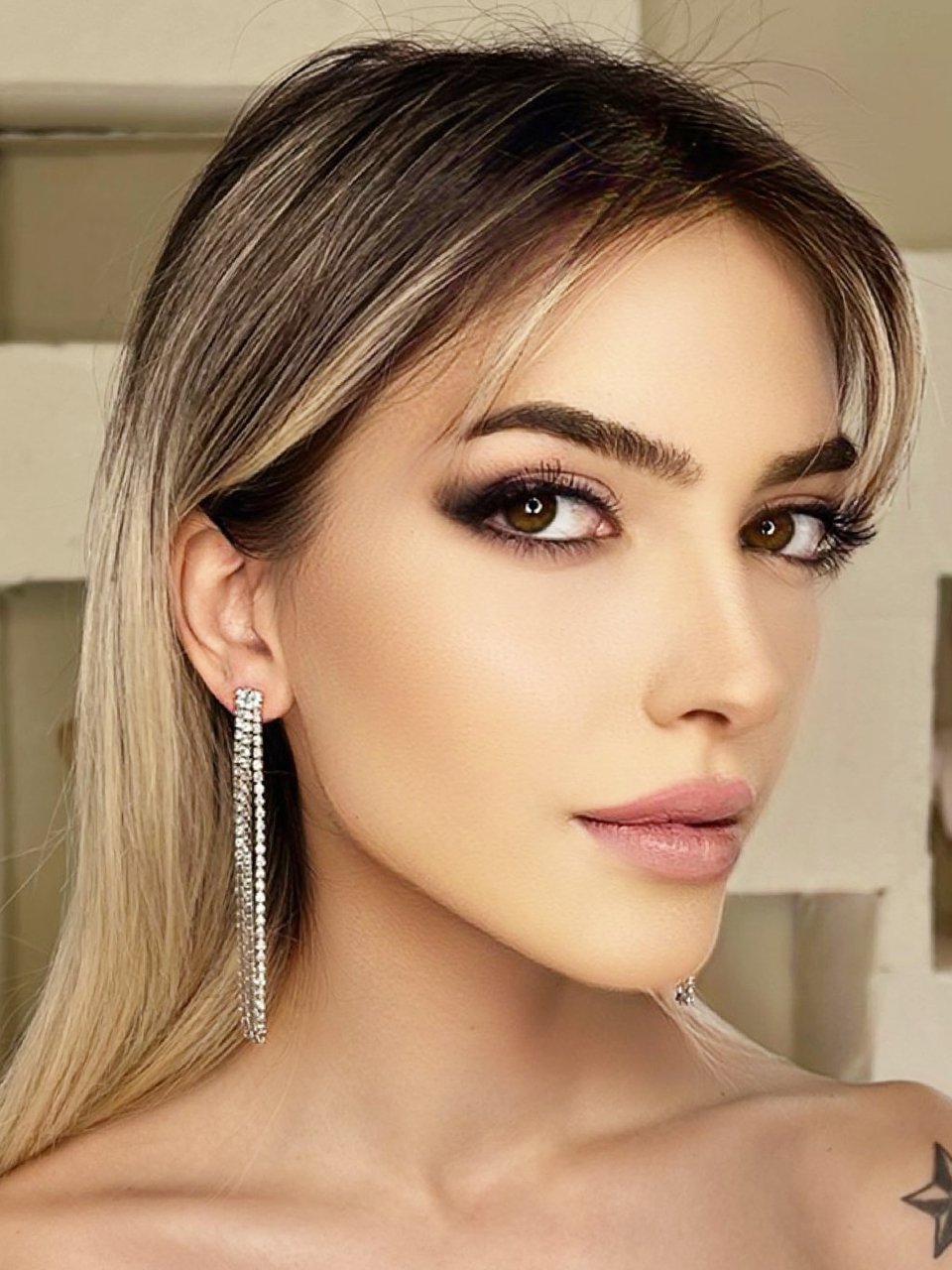 İnce Kristal Taşlı Sütün Sarkıntılı Gelin Küpesi